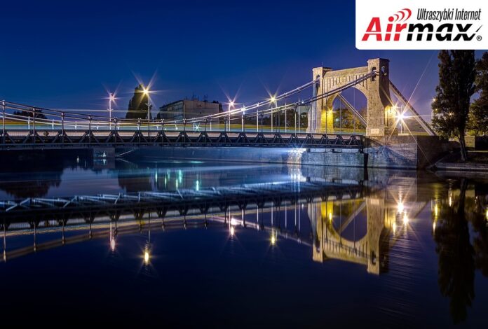 Wroclaw_-_Most_Grunwaldzki_w_nocy