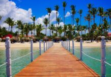 Dominikańskie Rzemiosło: Sztuka Larimar i Amber