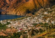 Greckie rajskie zakątki: 5 hoteli na wyspach, które musisz odwiedzić