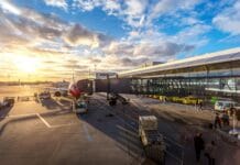 Jak zaoszczędzić na lotach grupowych? Przewodnik po rezerwacji biletów dla dużych grup